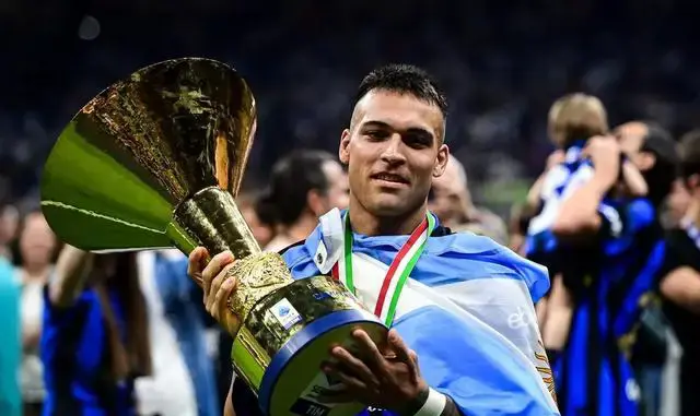 劳塔罗的技术风格与独特魅力